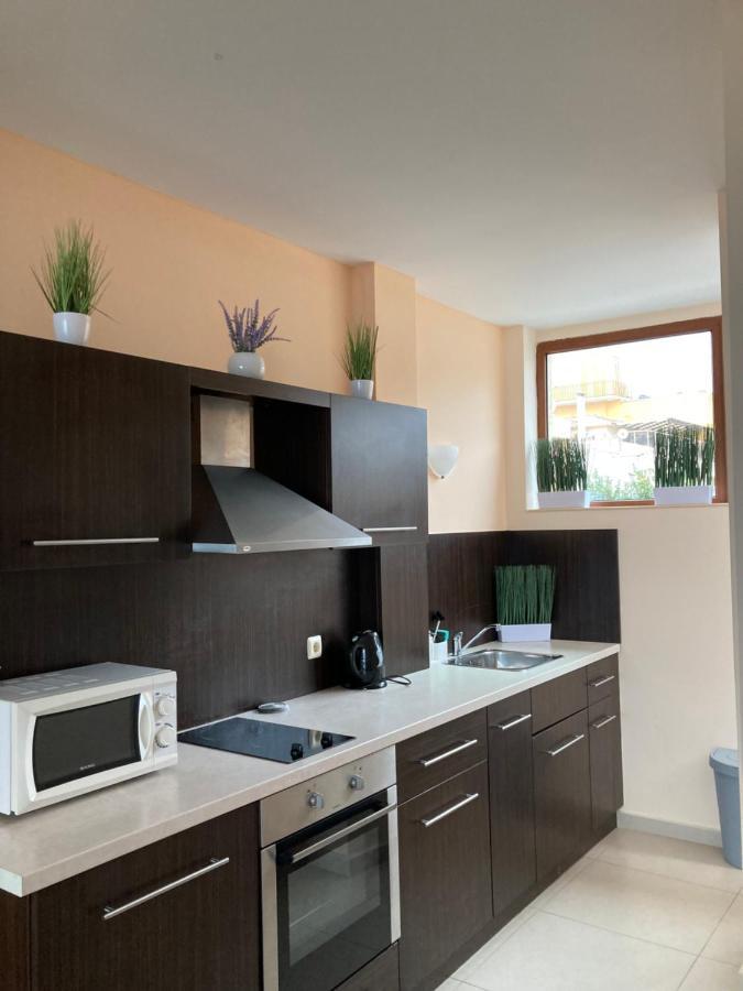 Privat Apartament Golf Coast Kavarna Ngoại thất bức ảnh