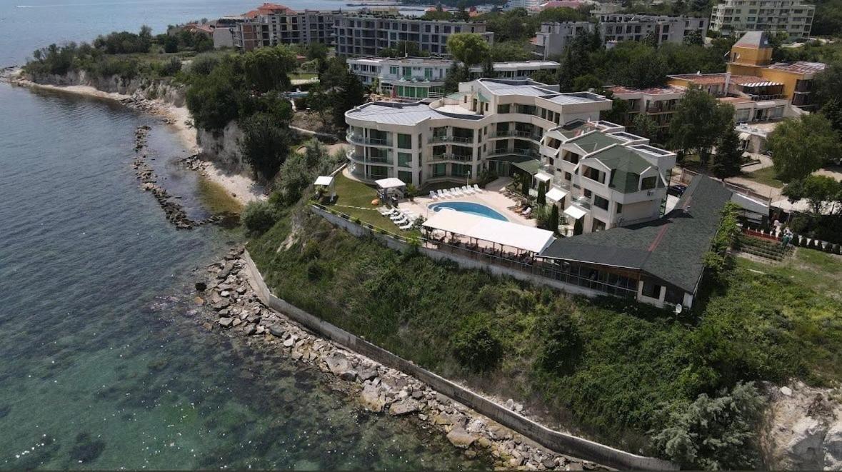 Privat Apartament Golf Coast Kavarna Ngoại thất bức ảnh